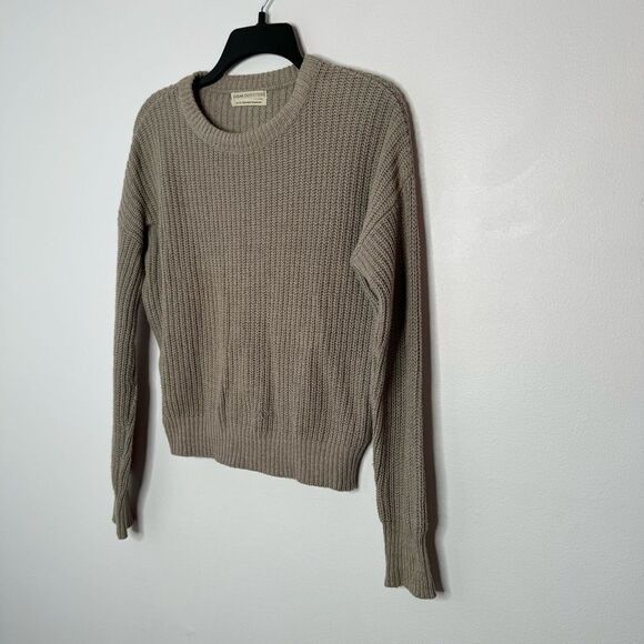 Urban Outfitters sweater size XS - Picture 2 of 6